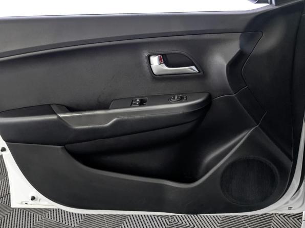 Kia Rio III Рестайлинг с пробегом 2015 года, цена 1 200 000 рублей, 86989 км, хэтчбек, Автокод Объявления