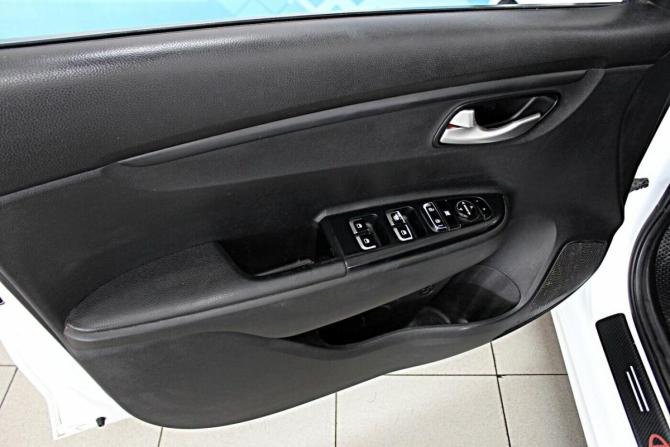 Kia Rio IV с пробегом 2018 года, цена 1 099 000 рублей, 211000 км, седан, Автокод Объявления