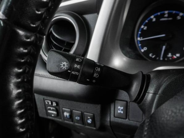 Toyota RAV4 IV (XA40) Рестайлинг с пробегом 2017 года, цена 2 699 000 рублей, 121676 км, внедорожник, Автокод Объявления
