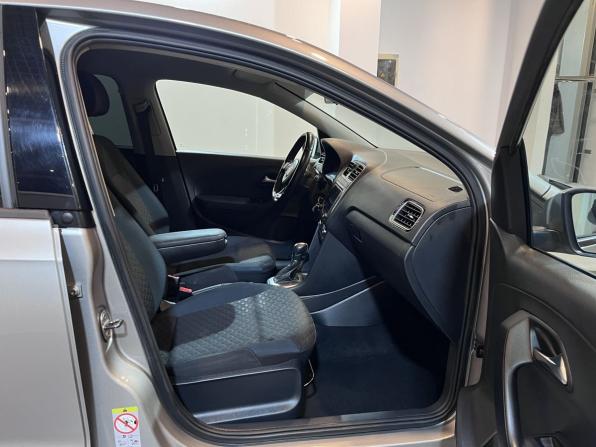 Volkswagen Polo V Рестайлинг с пробегом 2019 года, цена 1 394 000 рублей, 140790 км, седан, Автокод Объявления