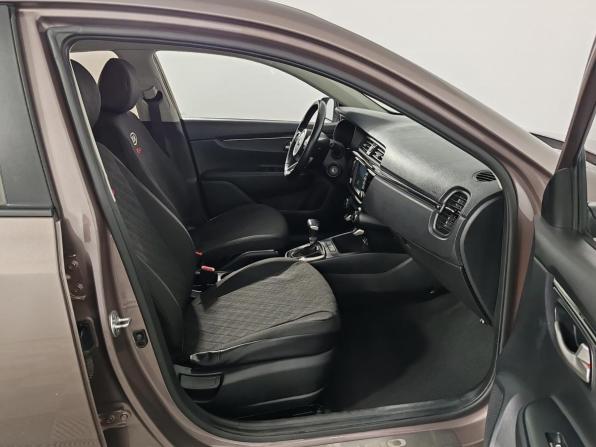Kia Rio IV с пробегом 2018 года, цена 1 375 000 рублей, 111384 км, седан, Автокод Объявления