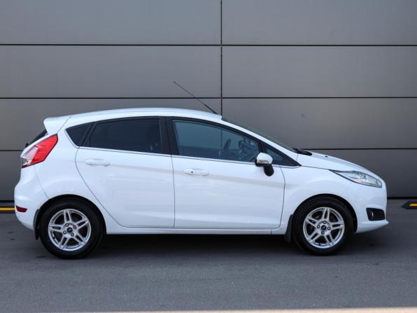 Ford Fiesta Mk6 Рестайлинг с пробегом 2015 года, цена 749 000 рублей, 143900 км, хэтчбек, Автокод Объявления