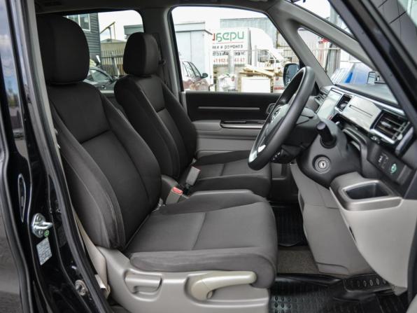 Honda Stepwgn V с пробегом 2016 года, цена 1 812 000 рублей, 212369 км, минивэн, Автокод Объявления
