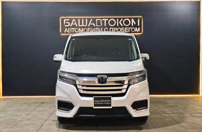Honda Stepwgn V Рестайлинг с пробегом 2019 года, цена 2 235 000 рублей, 110880 км, минивэн, Автокод Объявления