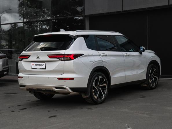 Mitsubishi Outlander IV с пробегом 2023 года, цена 3 990 000 рублей, 9147 км, внедорожник, Автокод Объявления