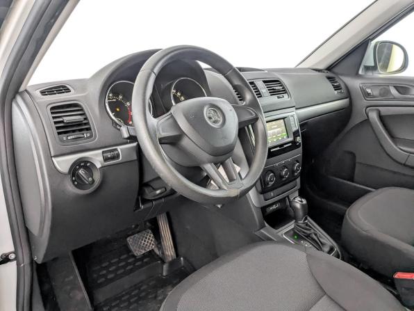 Skoda Yeti I Рестайлинг с пробегом 2017 года, цена 1 575 000 рублей, 105869 км, внедорожник, Автокод Объявления