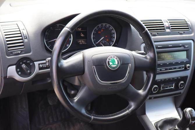 Skoda Octavia II (A5) Рестайлинг с пробегом 2012 года, цена 629 000 рублей, 261000 км, лифтбек, Автокод Объявления