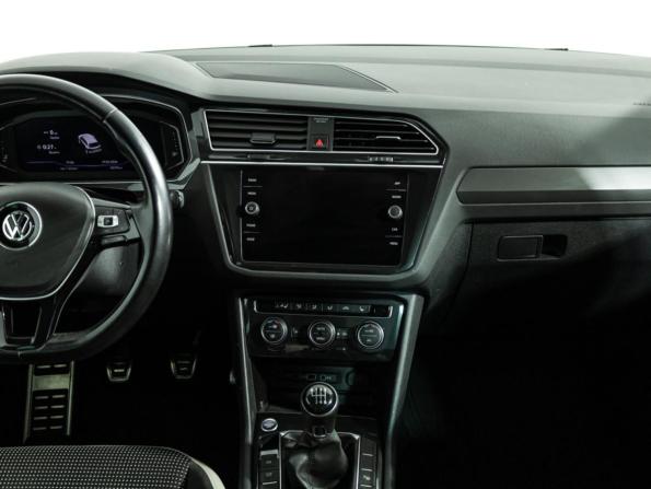 Volkswagen Tiguan II с пробегом 2019 года, цена 2 594 700 рублей, 88288 км, внедорожник, Автокод Объявления