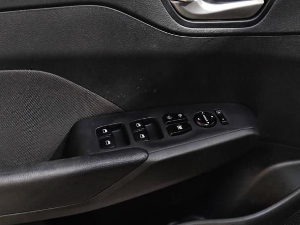 Hyundai Solaris II Рестайлинг с пробегом 2022 года, цена 1 410 000 рублей, 104000 км, седан, Автокод Объявления