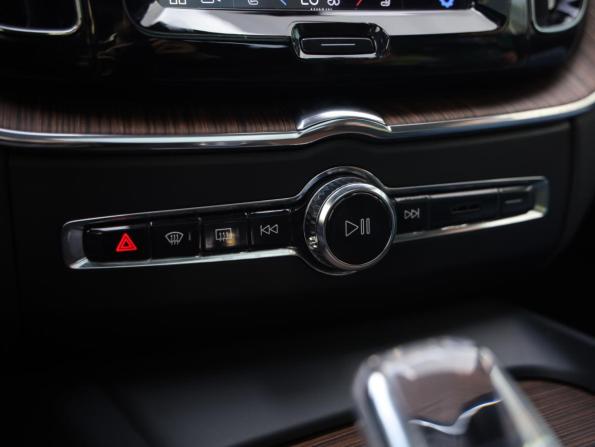 Volvo XC60 II Рестайлинг с пробегом 2021 года, цена 4 599 000 рублей, 55114 км, внедорожник, Автокод Объявления