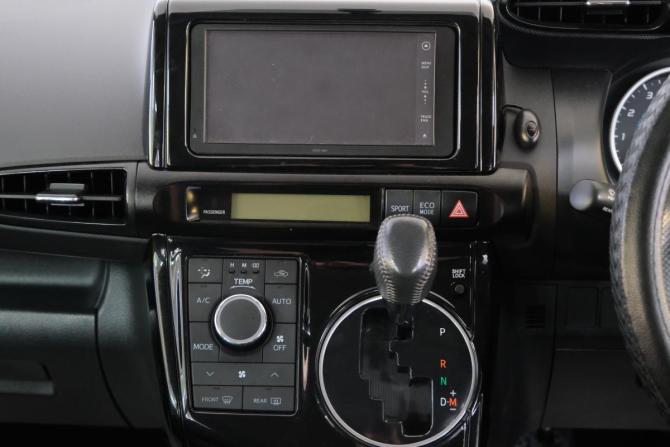Toyota Wish II Рестайлинг с пробегом 2012 года, цена 1 469 000 рублей, 101945 км, минивэн, Автокод Объявления