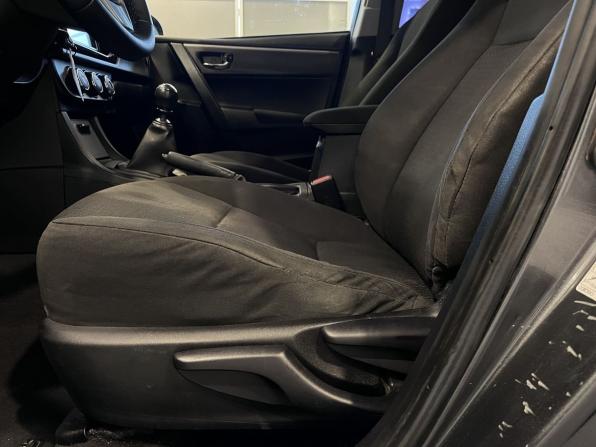 Toyota Corolla XI (E160 E170 E180) с пробегом 2013 года, цена 926 000 рублей, 237480 км, седан, Автокод Объявления