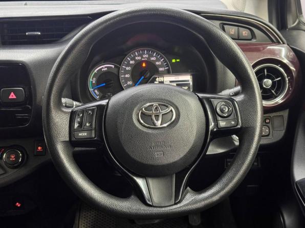 Toyota Vitz III (XP130) Рестайлинг с пробегом 2017 года, цена 1 069 000 рублей, 160752 км, хэтчбек, Автокод Объявления