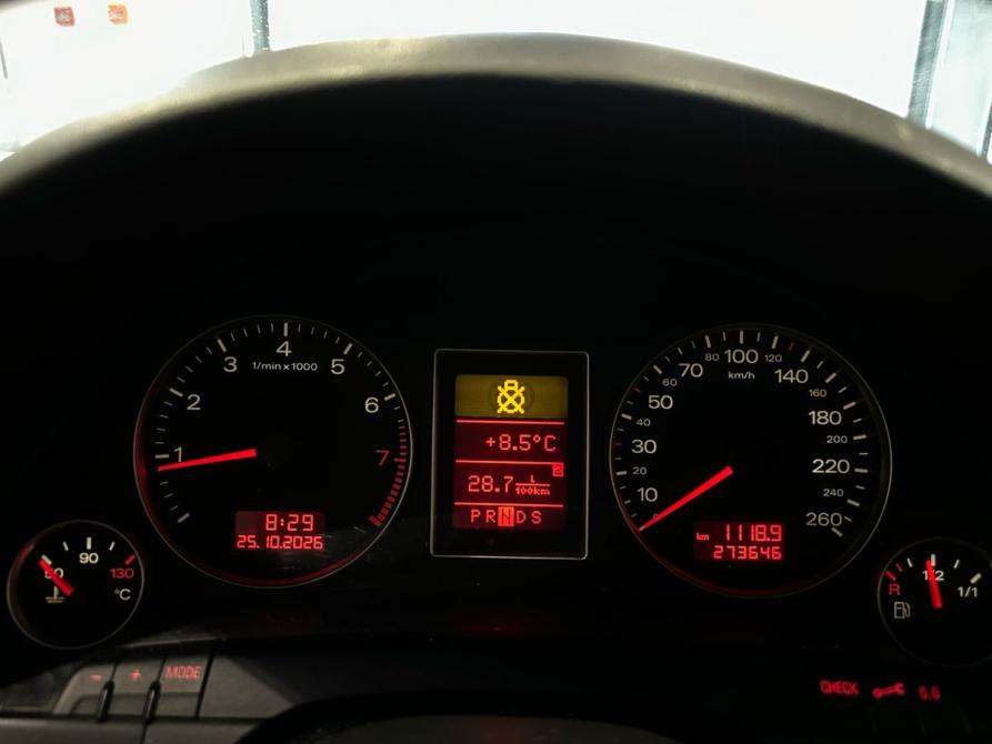 Audi A4 III (B7) Москва  - изображение 10