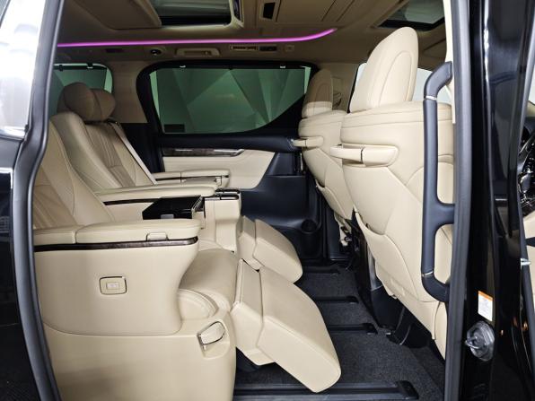 Toyota Alphard III Рестайлинг с пробегом 2021 года, цена 6 690 000 рублей, 61056 км, минивэн, Автокод Объявления