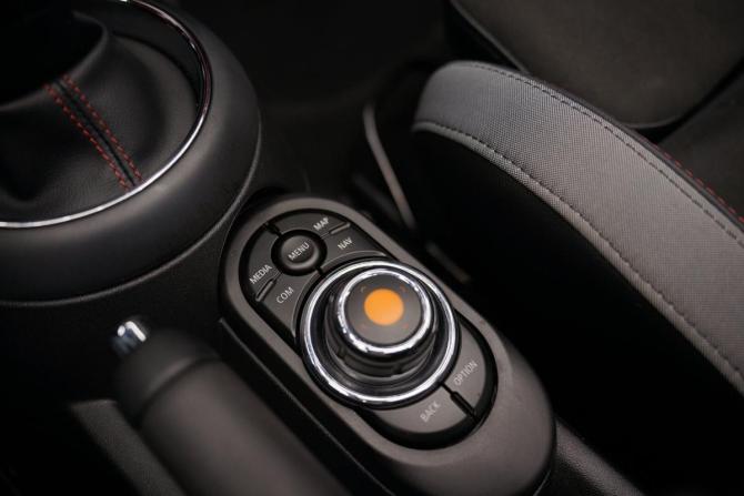 Mini Cabrio III Рестайлинг с пробегом 2020 года, цена 3 292 000 рублей, 56000 км, кабриолет, Автокод Объявления