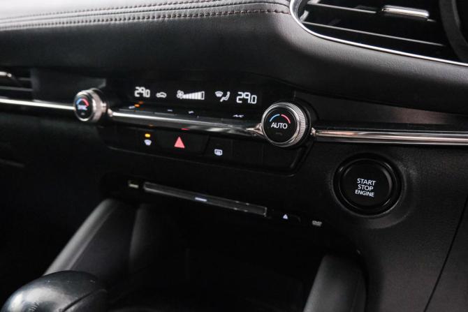 Mazda 3 IV (BP) с пробегом 2019 года, цена 1 699 000 рублей, 104000 км, хэтчбек, Автокод Объявления
