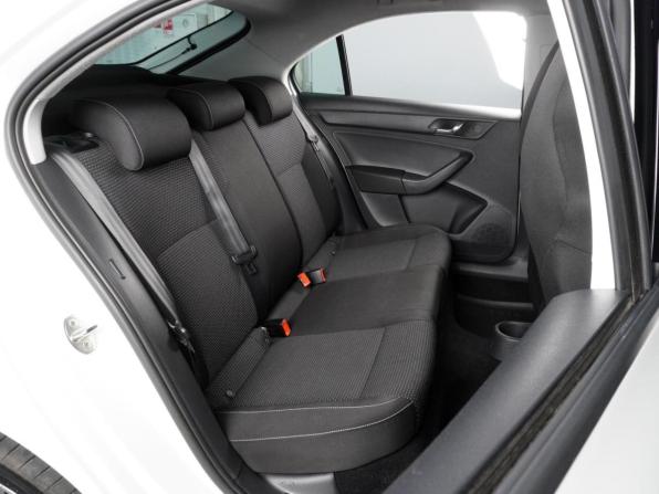 Skoda Rapid I с пробегом 2015 года, цена 1 319 000 рублей, 77670 км, лифтбек, Автокод Объявления