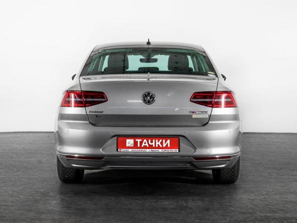 Volkswagen Passat B8 с пробегом 2015 года, цена 1 800 000 рублей, 50939 км, седан, Автокод Объявления