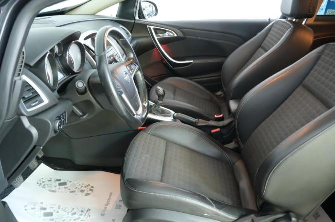 Opel Astra J Рестайлинг с пробегом 2013 года, цена 939 000 рублей, 298000 км, хэтчбек, Автокод Объявления