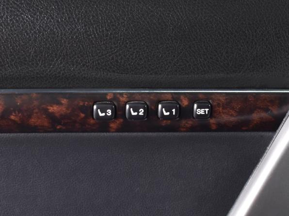 Toyota Land Cruiser 200 Series Рестайлинг 1 с пробегом 2013 года, цена 3 884 995 рублей, 222048 км, внедорожник, Автокод Объявления