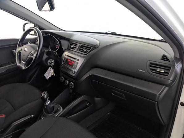 Kia Rio III Рестайлинг с пробегом 2015 года, цена 1 220 000 рублей, 86989 км, хэтчбек, Автокод Объявления