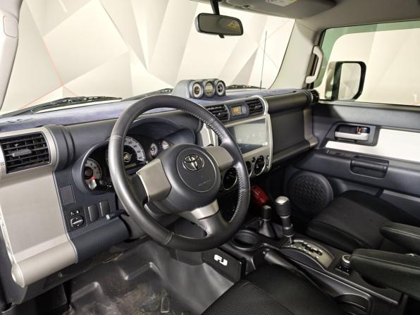 Toyota FJ Cruiser с пробегом 2022 года, цена 5 440 000 рублей, 69204 км, внедорожник, Автокод Объявления