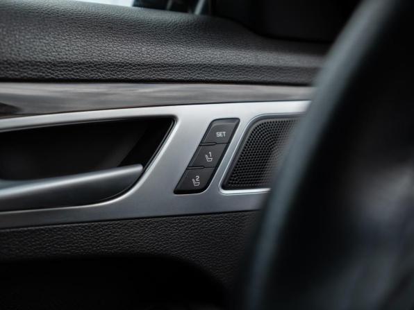 Hyundai Genesis II с пробегом 2015 года, цена 2 449 000 рублей, 102609 км, седан, Автокод Объявления