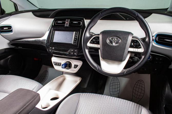 Toyota Prius IV (XW50) с пробегом 2018 года, цена 1 999 000 рублей, 70891 км, лифтбек, Автокод Объявления
