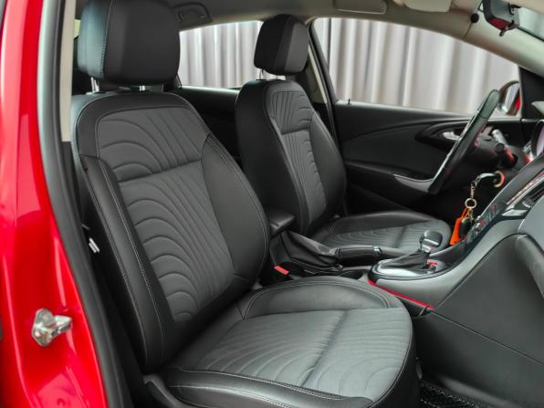 Opel Astra J Рестайлинг с пробегом 2013 года, цена 828 000 рублей, 113000 км, седан, Автокод Объявления