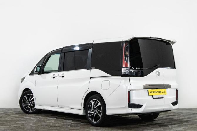 Honda Stepwgn V Рестайлинг с пробегом 2018 года, цена 2 449 000 рублей, 144917 км, минивэн, Автокод Объявления