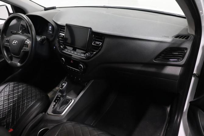 Hyundai Solaris II Рестайлинг с пробегом 2021 года, цена 1 654 000 рублей, 53118 км, седан, Автокод Объявления