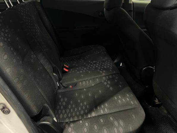 Toyota Ractis II с пробегом 2014 года, цена 910 000 рублей, 135000 км, хэтчбек, Автокод Объявления