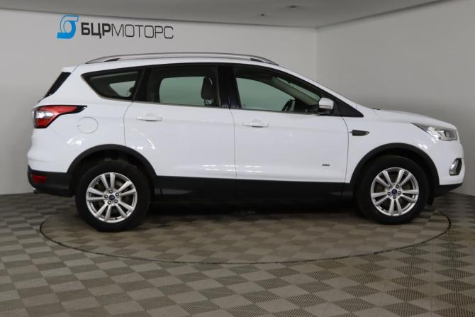 Ford Kuga II Рестайлинг с пробегом 2017 года, цена 1 599 990 рублей, 145230 км, внедорожник, Автокод Объявления