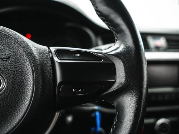 Kia Rio IV с пробегом 2019 года, цена 1 350 000 рублей, 98531 км, седан, Автокод Объявления