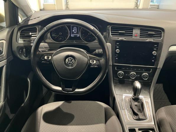 Volkswagen Golf VII Рестайлинг с пробегом 2018 года, цена 1 599 000 рублей, 222000 км, хэтчбек, Автокод Объявления