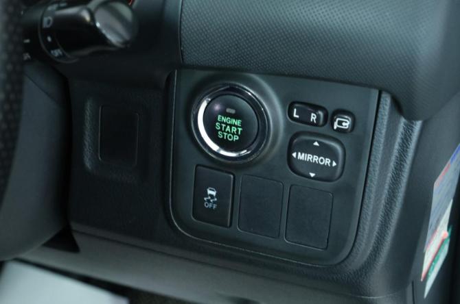 Toyota Wish II Рестайлинг с пробегом 2014 года, цена 1 689 000 рублей, 150000 км, минивэн, Автокод Объявления