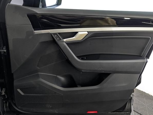 Volkswagen Touareg III с пробегом 2019 года, цена 4 090 000 рублей, 164205 км, внедорожник, Автокод Объявления