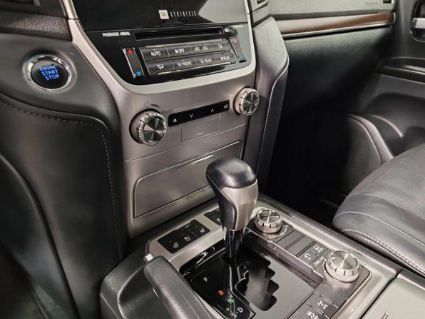 Toyota Land Cruiser 200 Series Рестайлинг 2 с пробегом 2015 года, цена 3 830 000 рублей, 382361 км, внедорожник, Автокод Объявления