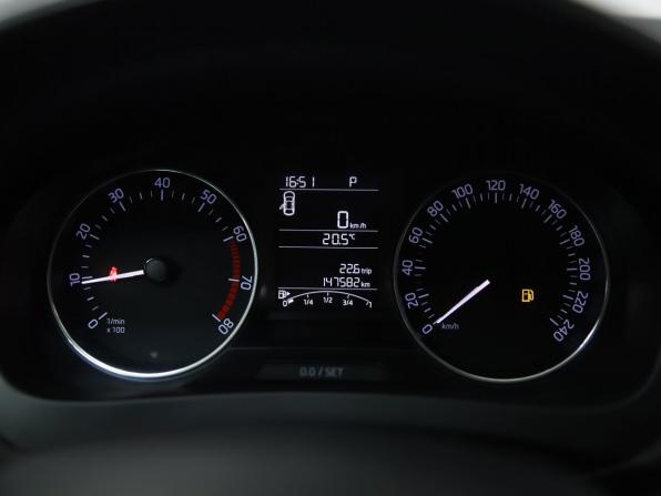 Skoda Rapid I с пробегом 2016 года, цена 950 000 рублей, 147582 км, лифтбек, Автокод Объявления