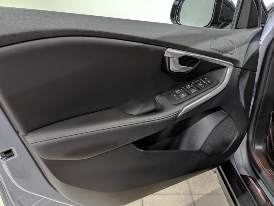 Volvo V40 II Рестайлинг Химки  - изображение 19