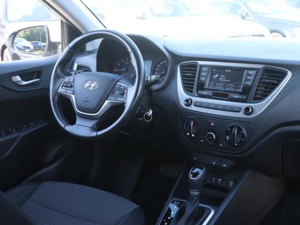 Hyundai Solaris II с пробегом 2018 года, цена 1 350 000 рублей, 71930 км, седан, Автокод Объявления