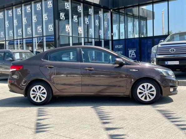 Kia Rio III Рестайлинг с пробегом 2016 года, цена 880 000 рублей, 155000 км, седан, Автокод Объявления