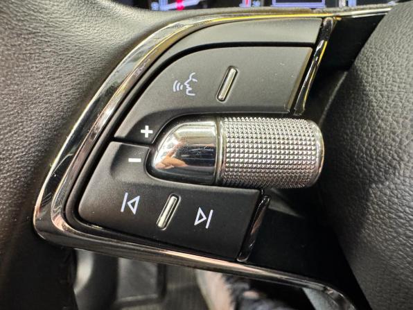 Skoda Karoq I с пробегом 2021 года, цена 2 299 000 рублей, 32200 км, внедорожник, Автокод Объявления