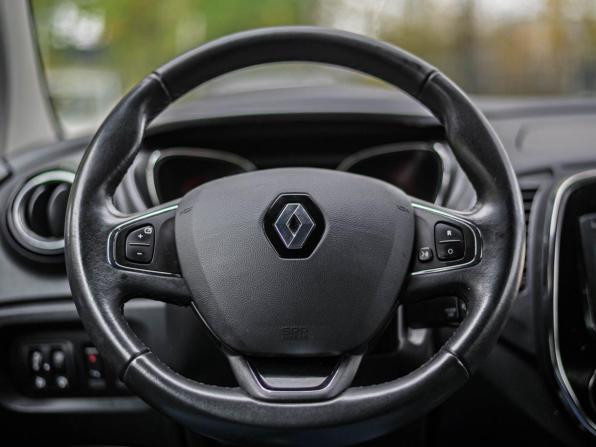 Renault Kaptur I с пробегом 2017 года, цена 1 050 000 рублей, 156051 км, внедорожник, Автокод Объявления
