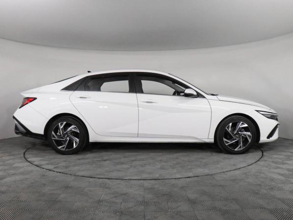 Hyundai Elantra VII (CN7) Рестайлинг с пробегом 2024 года, цена 2 090 000 рублей, 64000 км, седан, Автокод Объявления
