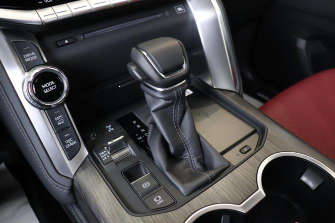 Toyota Land Cruiser 300 Series с пробегом 2023 года, цена 15 700 000 рублей, 1 км, внедорожник, Автокод Объявления