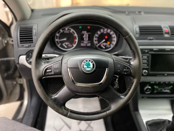 Skoda Octavia II (A5) Рестайлинг с пробегом 2012 года, цена 970 000 рублей, 400720 км, универсал, Автокод Объявления