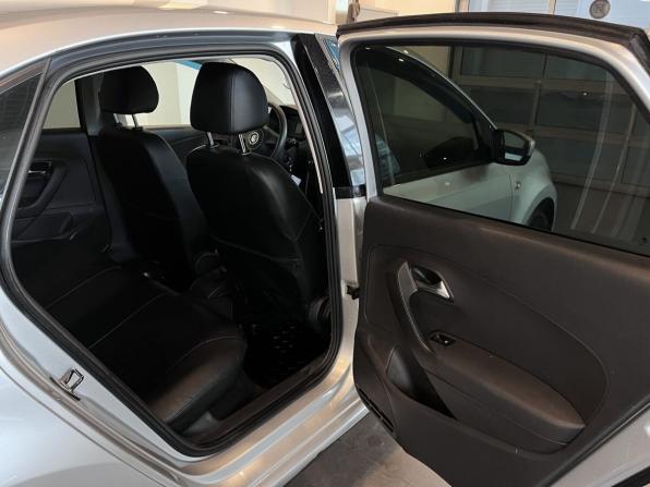 Volkswagen Polo V с пробегом 2015 года, цена 690 000 рублей, 240739 км, седан, Автокод Объявления