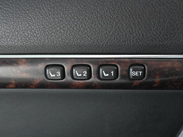 Toyota Land Cruiser 200 Series Рестайлинг 1 с пробегом 2015 года, цена 4 349 000 рублей, 178173 км, внедорожник, Автокод Объявления